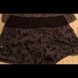 Lulu speed up sz 4 and 4” inseam.